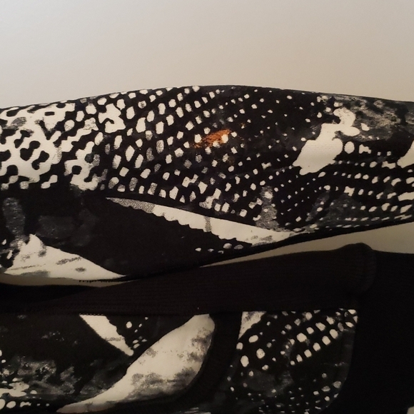 Lululemon Scuba Jacket Black & White Print - Size 6 - Picture 2 of 8
